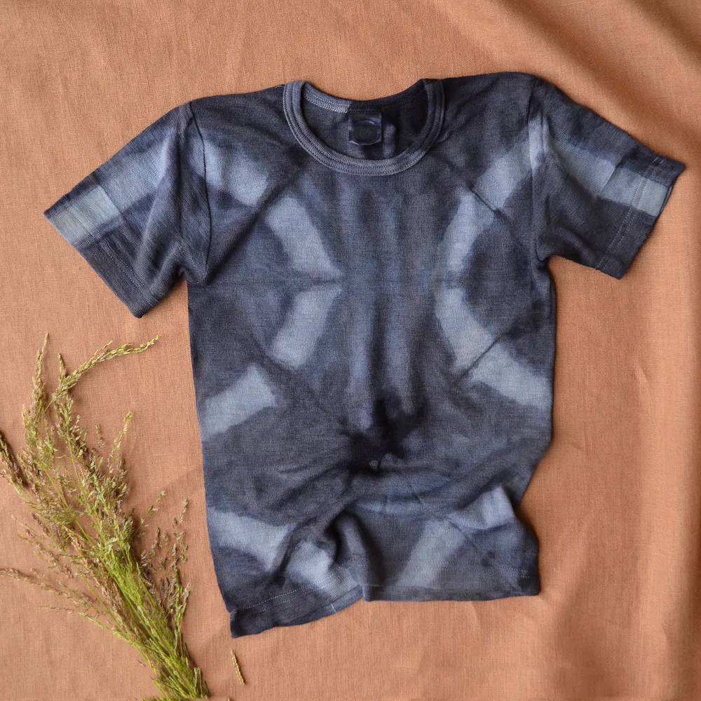 Child's Plant Dyed T-Shirt in 100% Organic Merino - Anthracite (1-6y) *Last ones